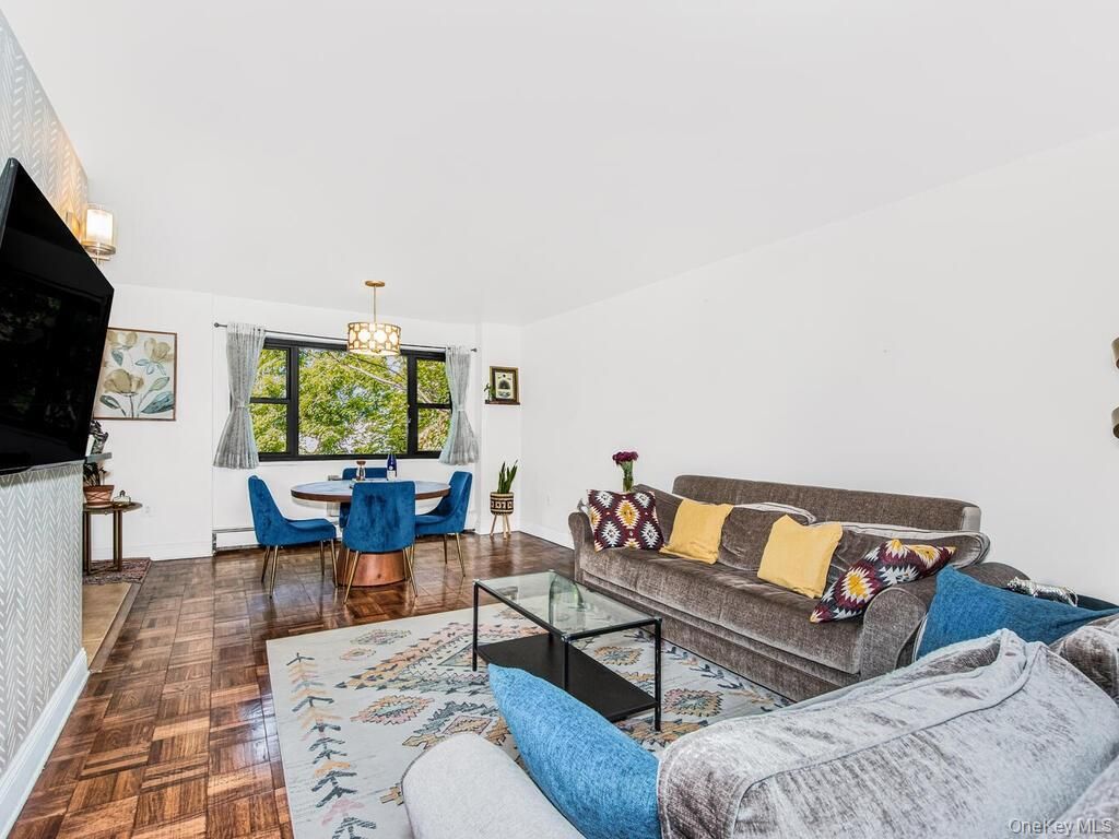 Chandelier, Dining room, Interior, Living room, Pendant Lights, Wood Texture Flooring