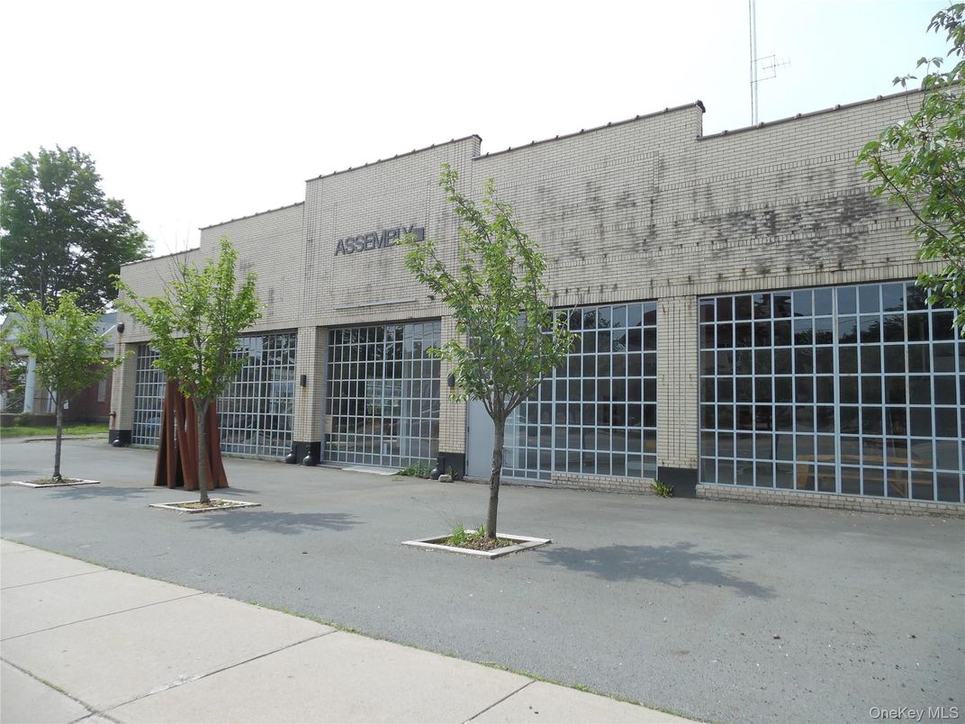 Attached, Exterior, Facade, Highrise