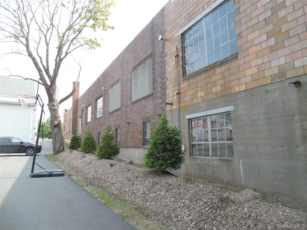 Exterior, Facade, Brick Facade, Rowhouse