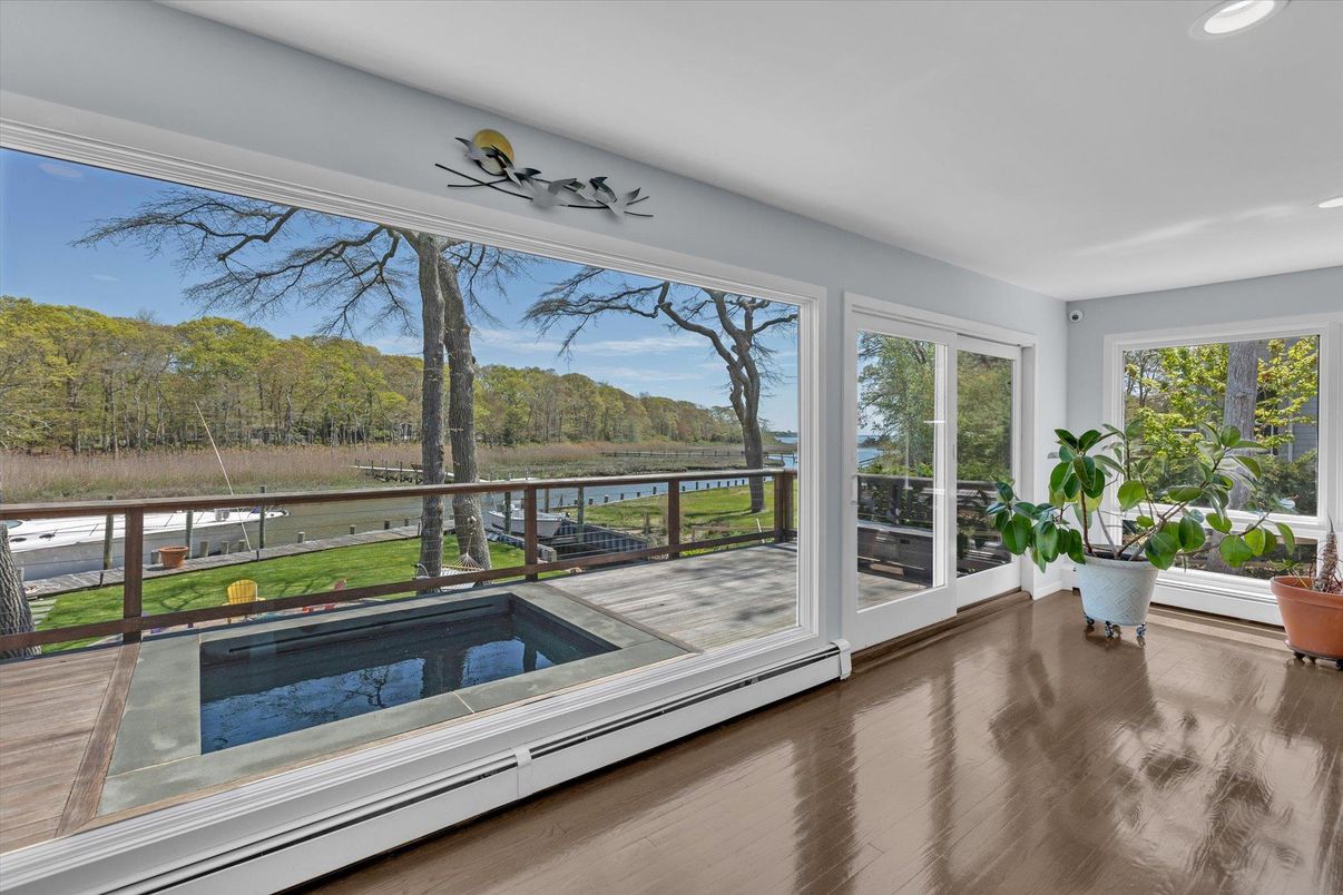 Interior, Recessed Lighting, Sun Room, Water, Wood Texture Flooring