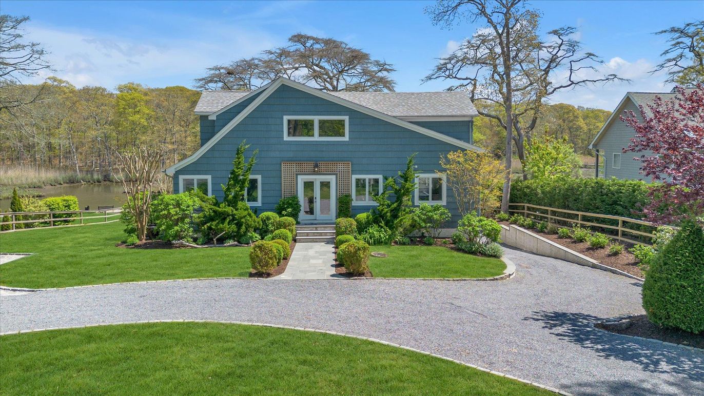 Exterior, Facade, Farmhouse