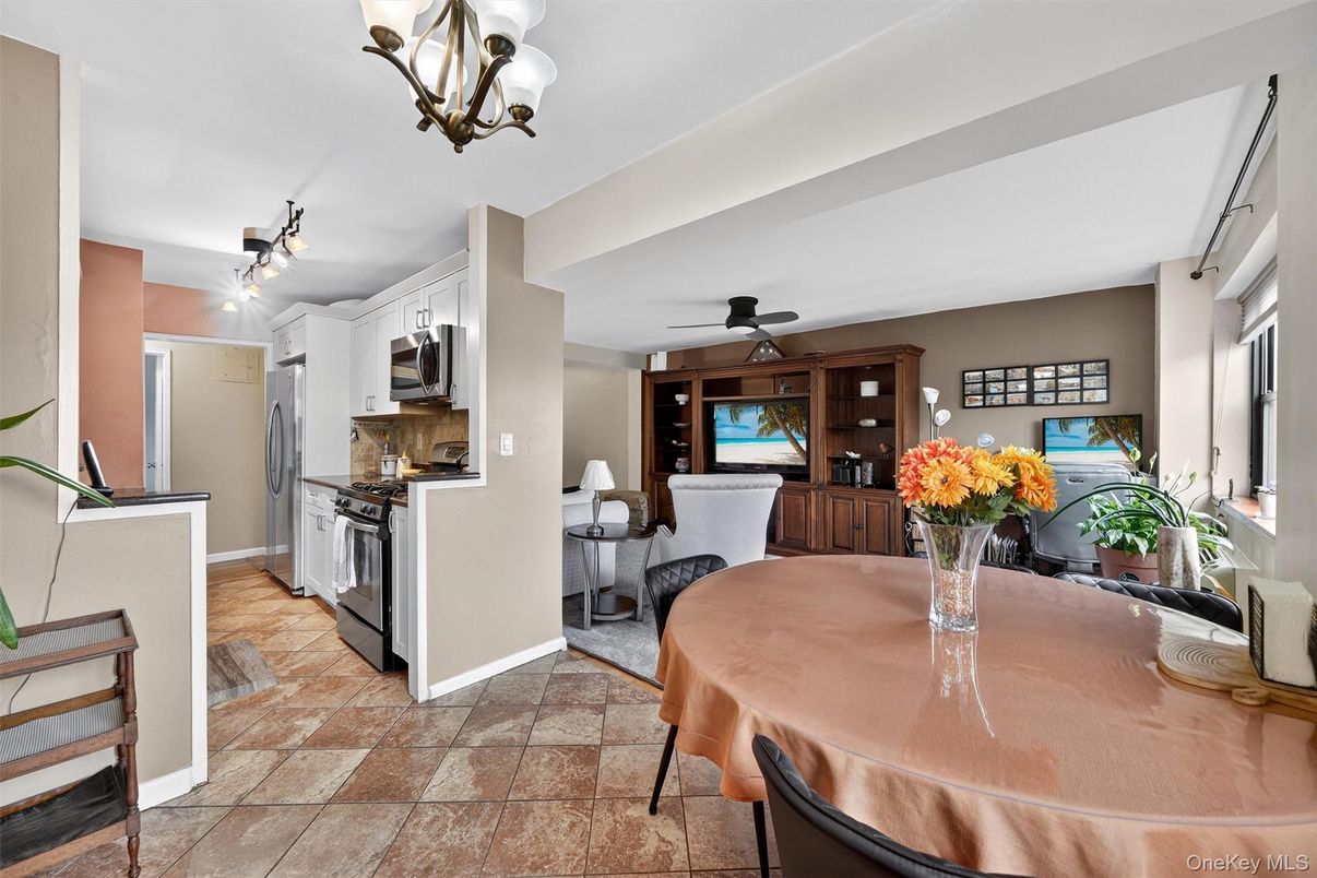 Dining room, Interior, Kitchen, Stainless Steel Appliances
