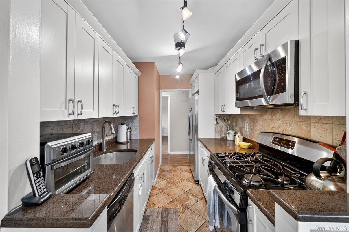 Interior, Kitchen, Stainless Steel Appliances