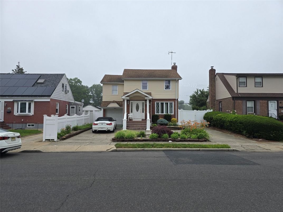 Exterior, Facade, Solar Panels, Queen Anne Victorian