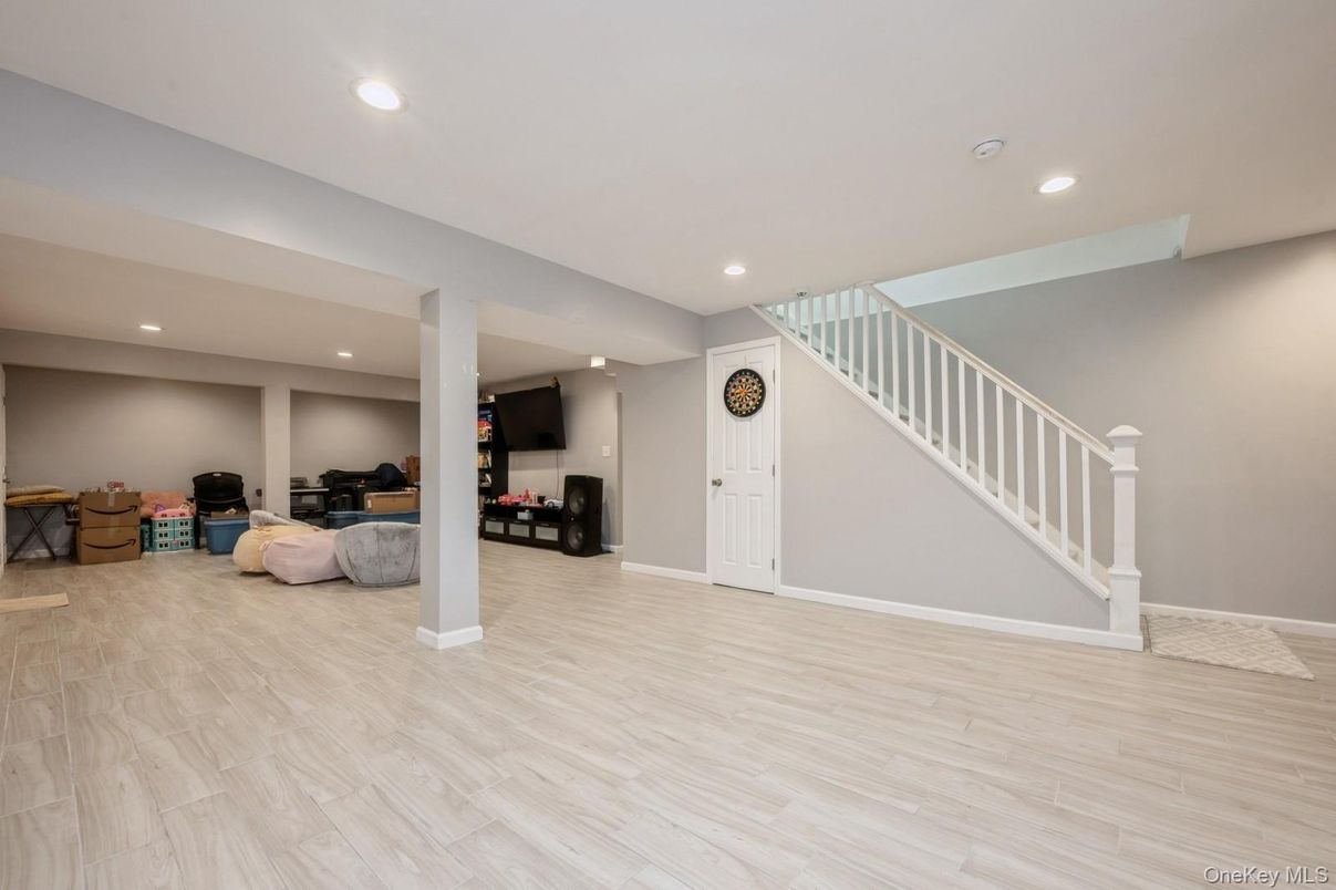 Interior, Recessed Lighting, Wood Texture Flooring