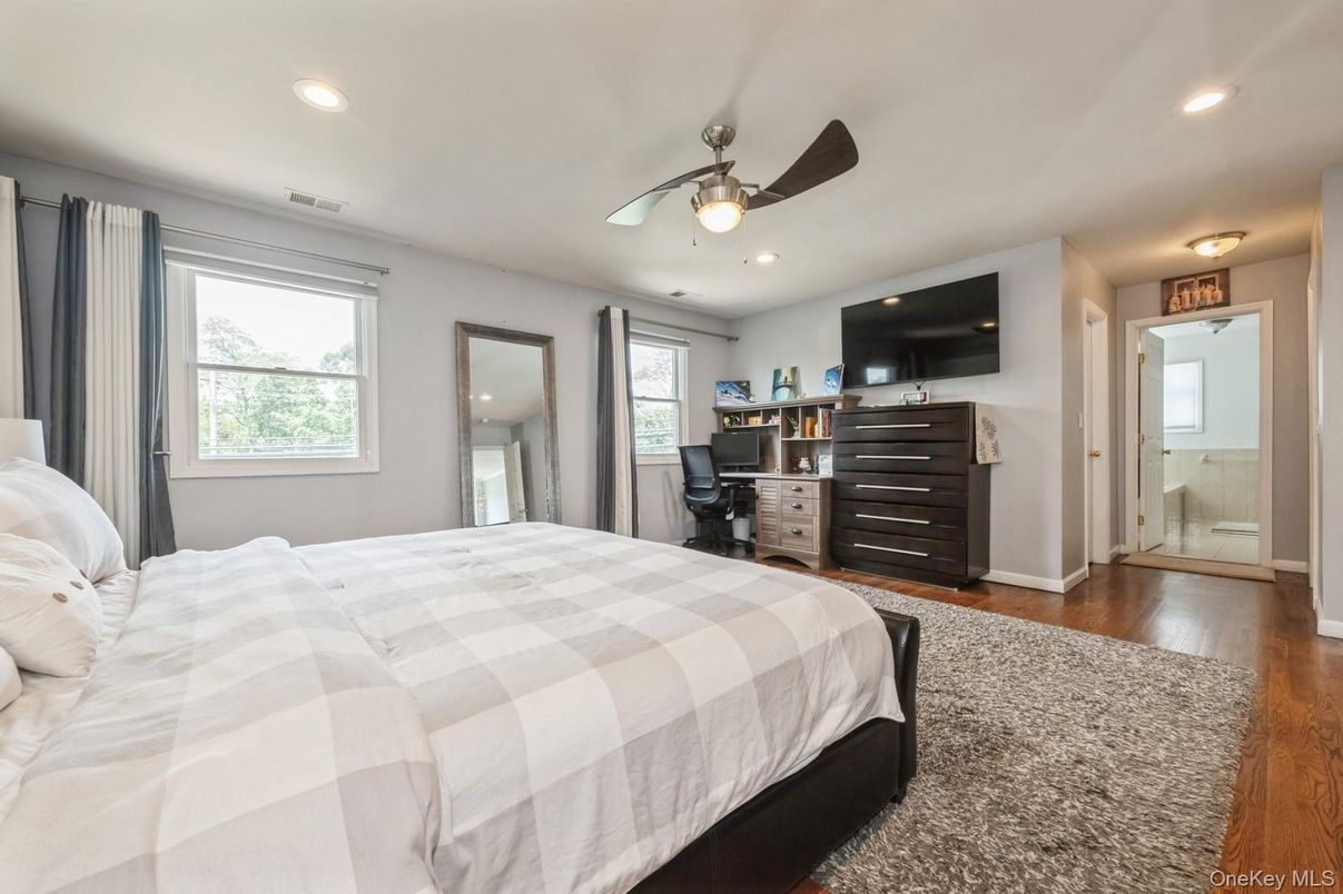 Bedroom, Home Office, Interior, Recessed Lighting, Wood Texture Flooring