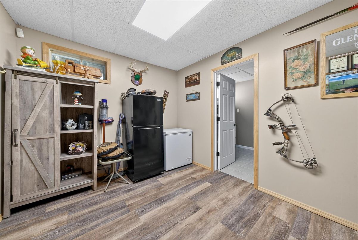 Interior, Washer, Wood Texture Flooring
