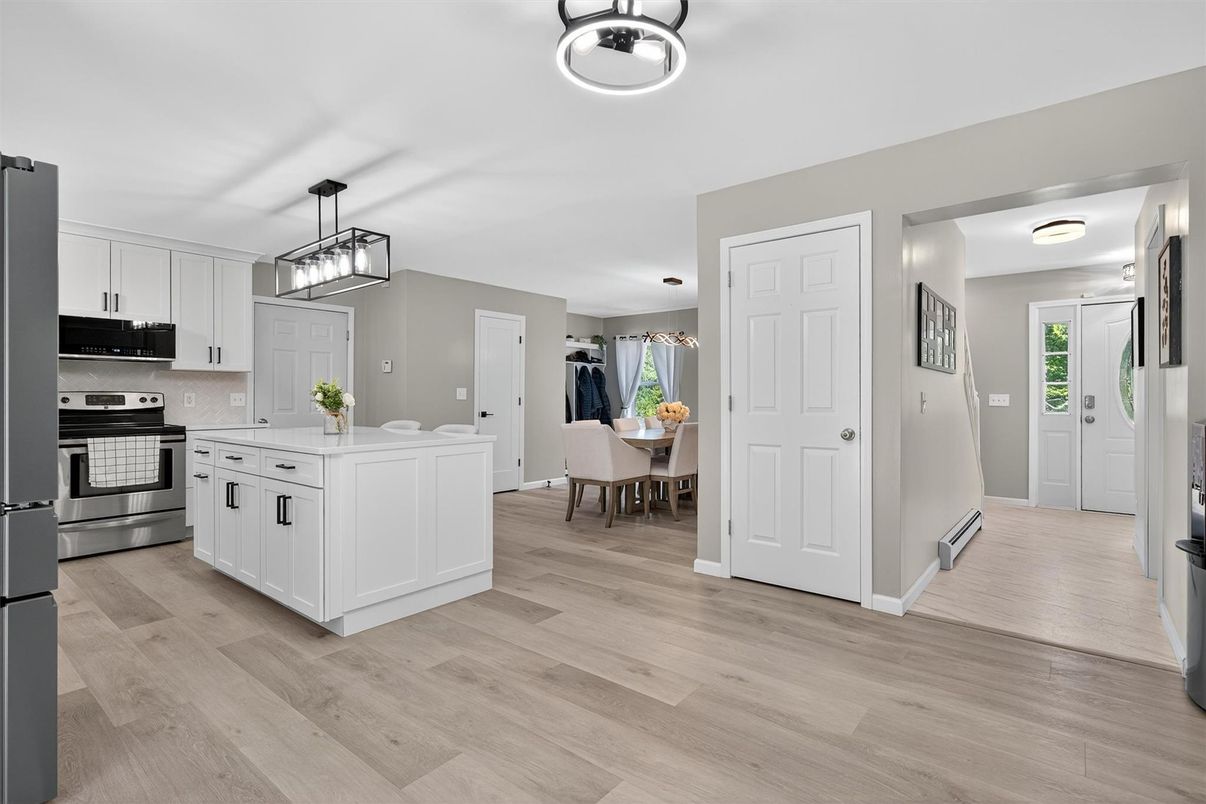Dining room, Interior, Kitchen, Pendant Lights, Stainless Steel Appliances, Wood Texture Flooring