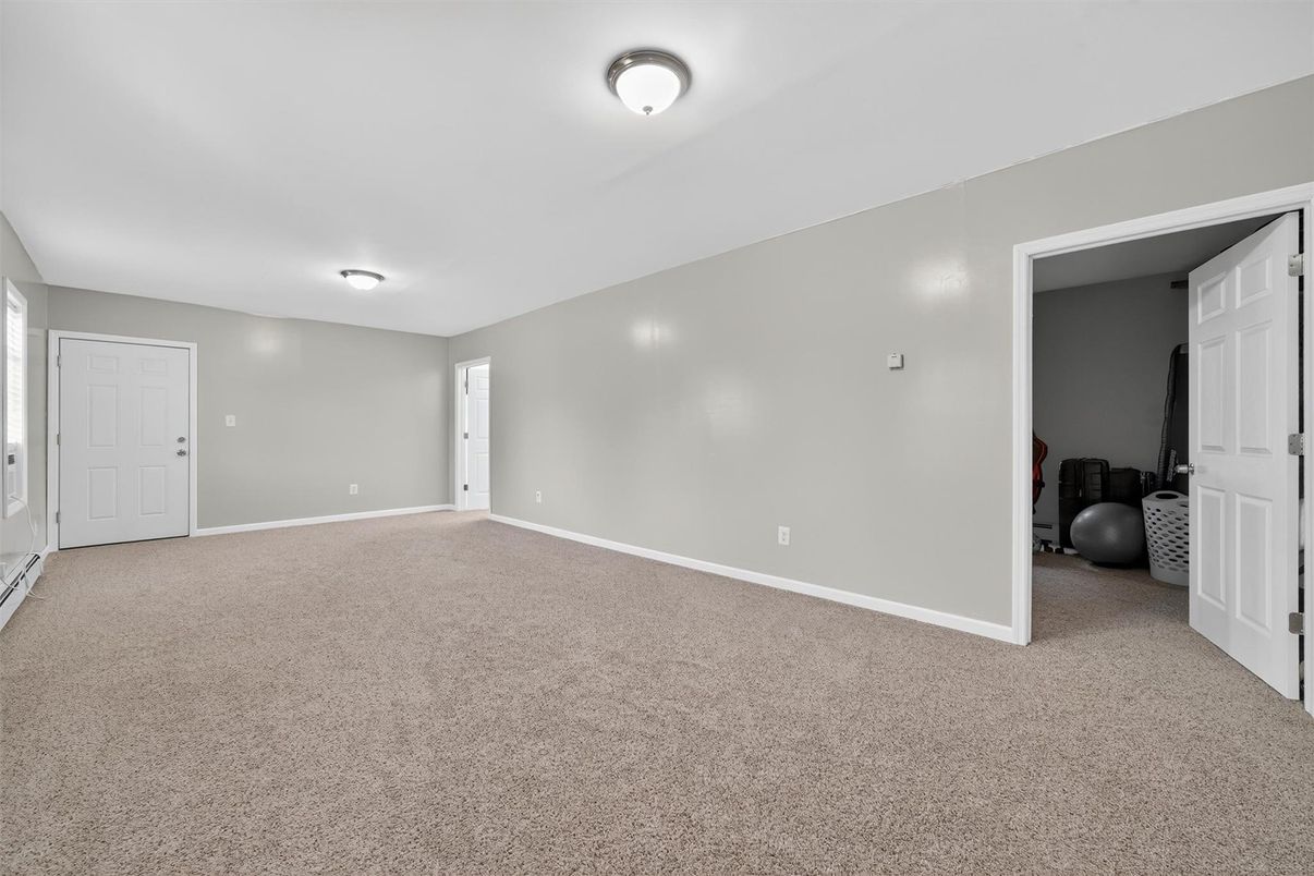 Empty room, Interior