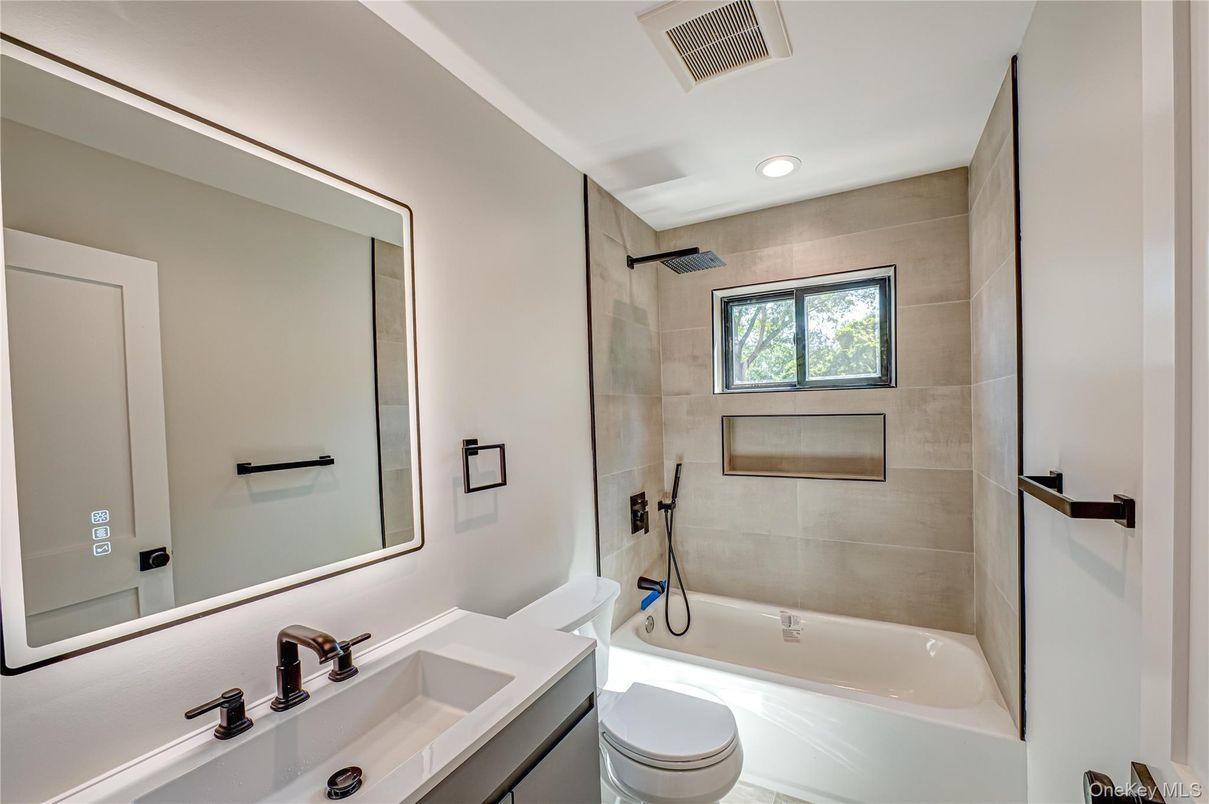 Bathroom, Interior, Recessed Lighting