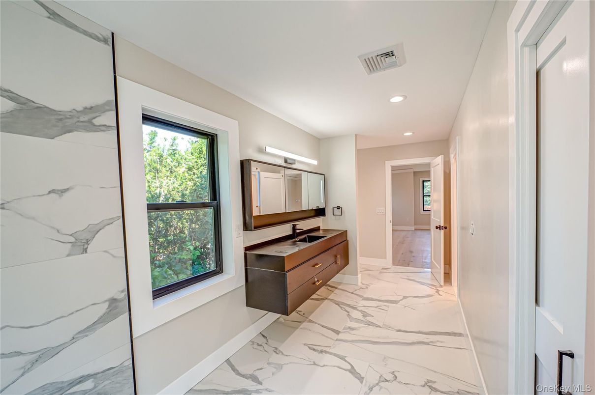 Bathroom, Interior, Marble, Marble Walls, Recessed Lighting