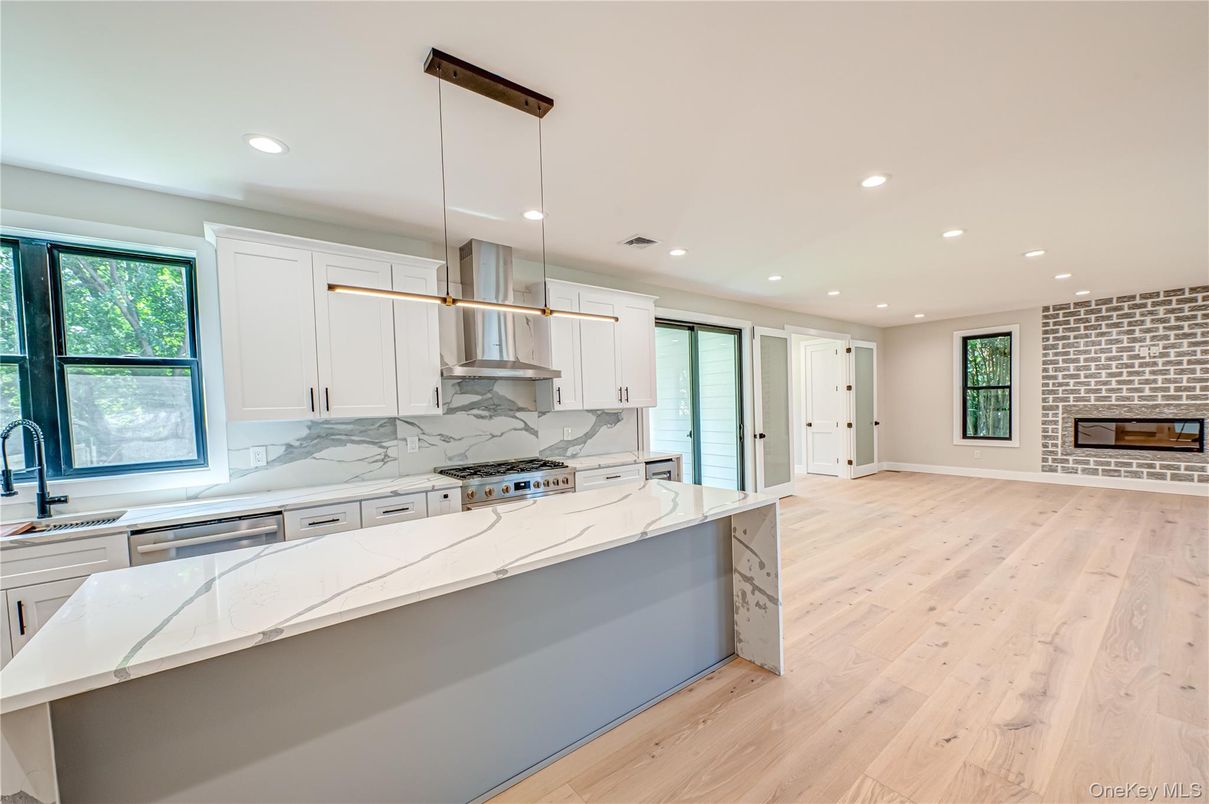 Fireplace, Interior, Kitchen, Pendant Lights, Recessed Lighting, Wood Texture Flooring