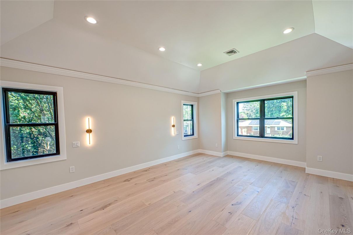 Empty room, Interior, Recessed Lighting, Wood Texture Flooring