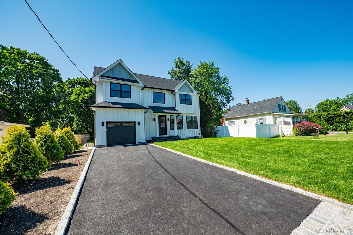 Attached, Exterior, Facade, Farmhouse
