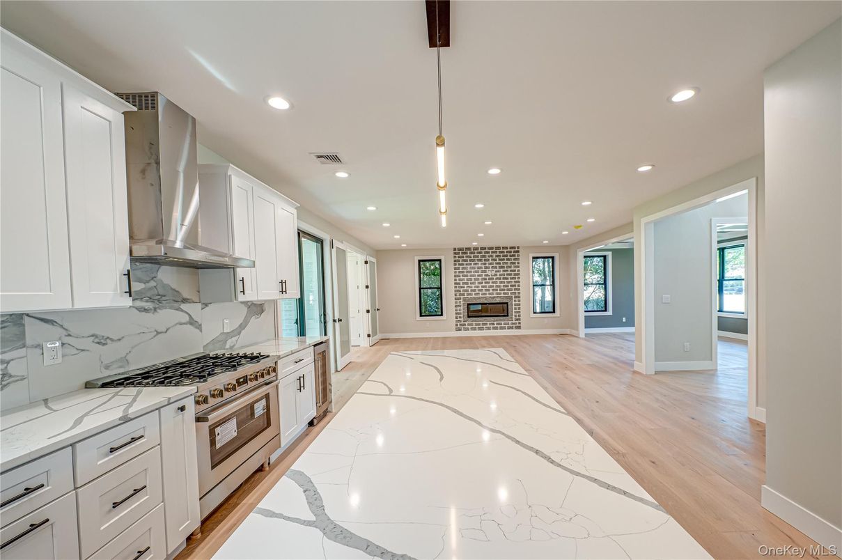 Fireplace, Interior, Kitchen, Pendant Lights, Recessed Lighting, Wood Texture Flooring