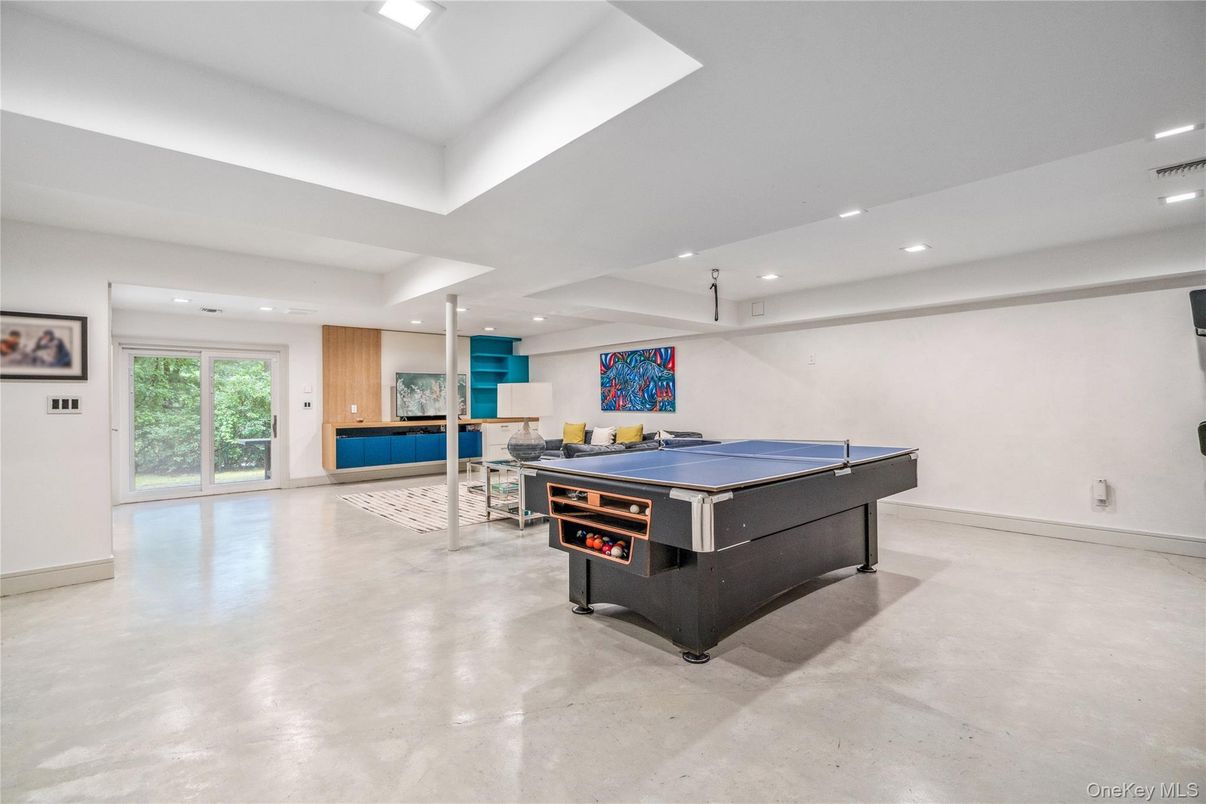 Game Room, Interior, Recessed Lighting