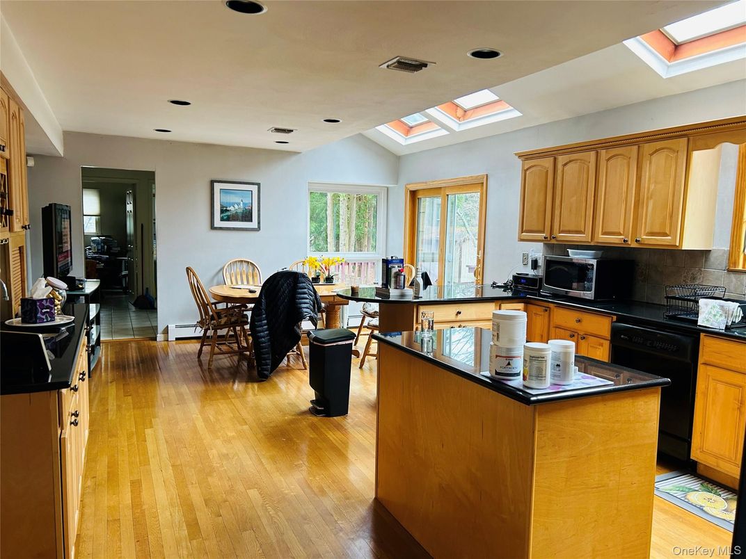 Dining room, Interior, Kitchen, Recessed Lighting, Wood Texture Flooring