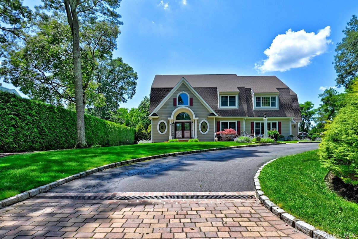 Exterior, Facade, French Provincial