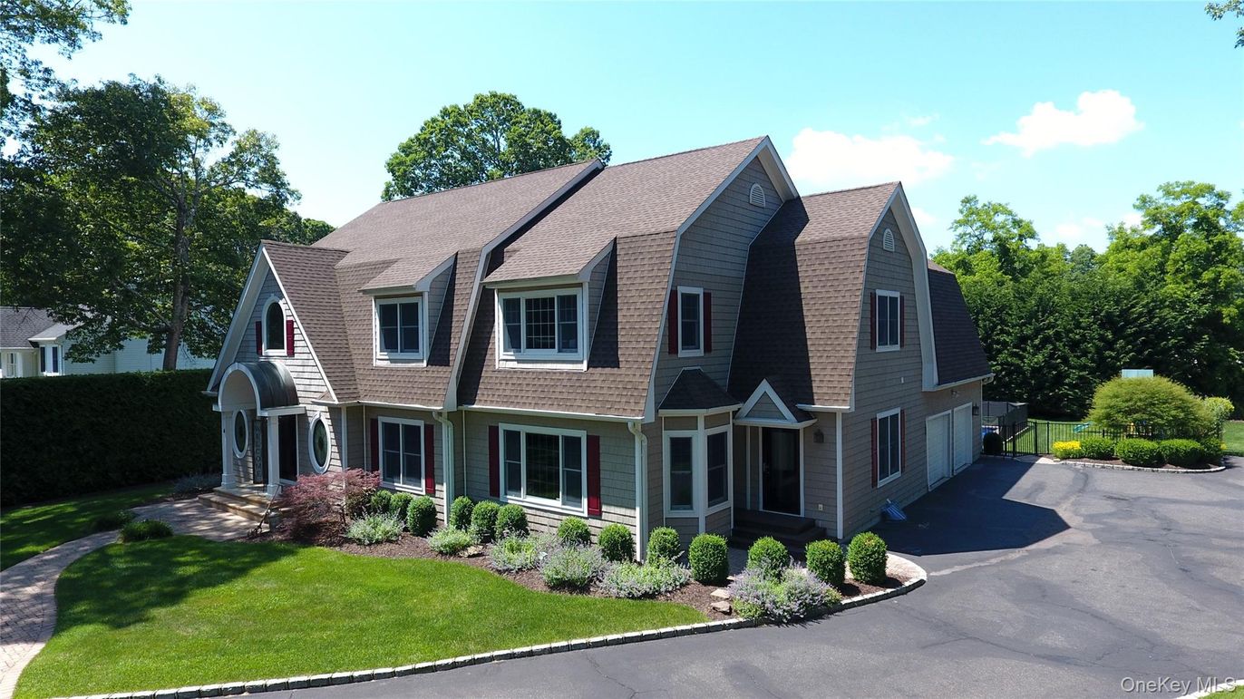 Exterior, Facade, Rowhouse