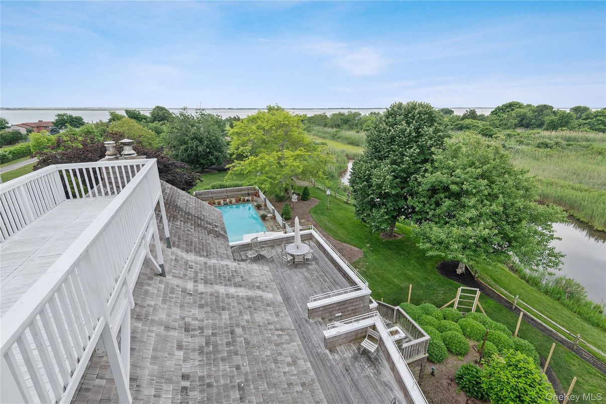 Exterior, Pool, Water