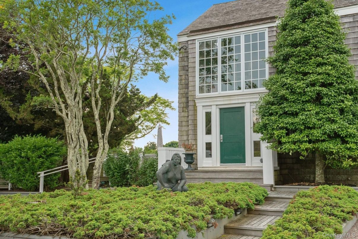 Exterior, Facade, Georgian