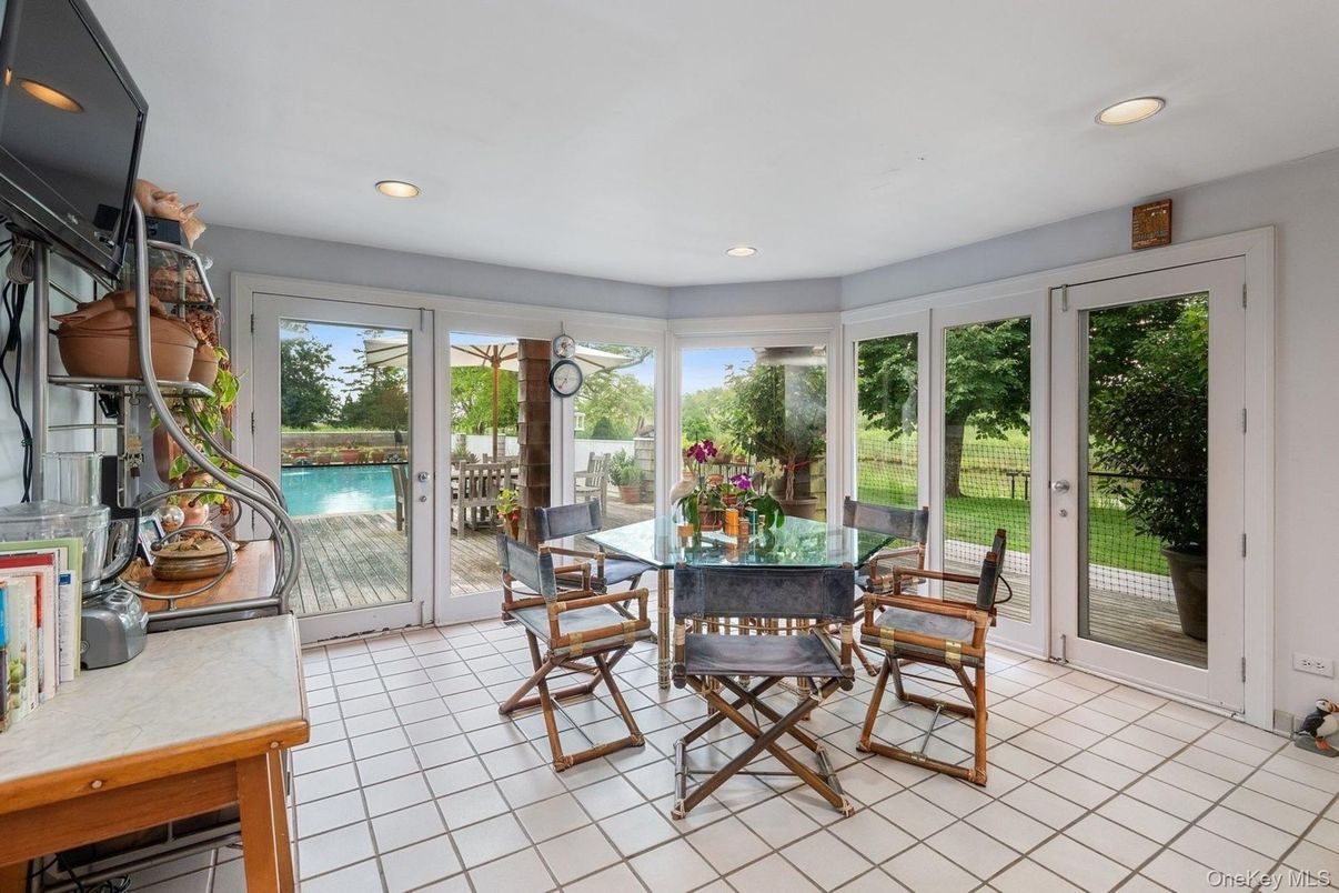 Dining room, Interior, Recessed Lighting