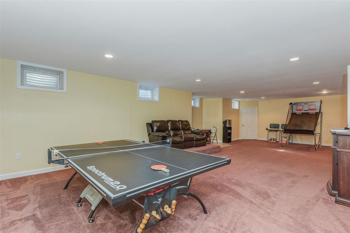 Game Room, Interior, Recessed Lighting
