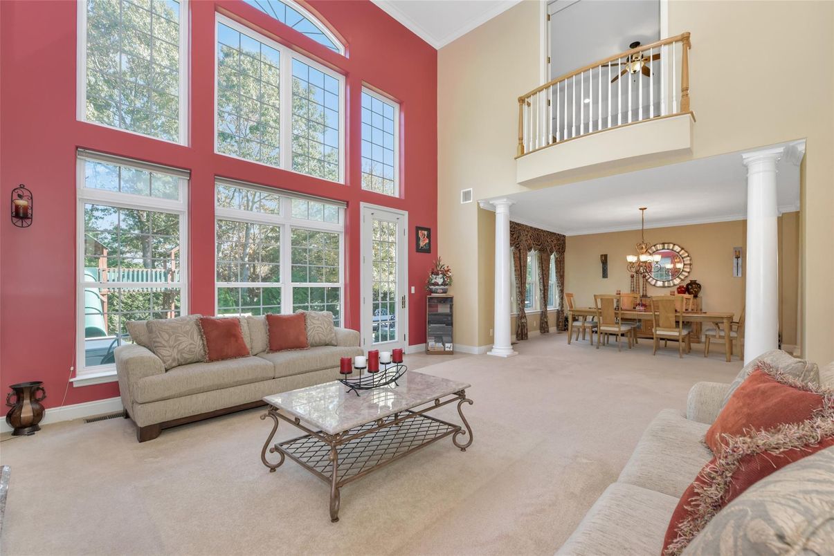 Chandelier, Dining room, Interior, Living room