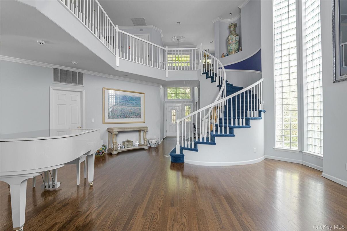 Interior, Piano, Recessed Lighting, Wood Texture Flooring