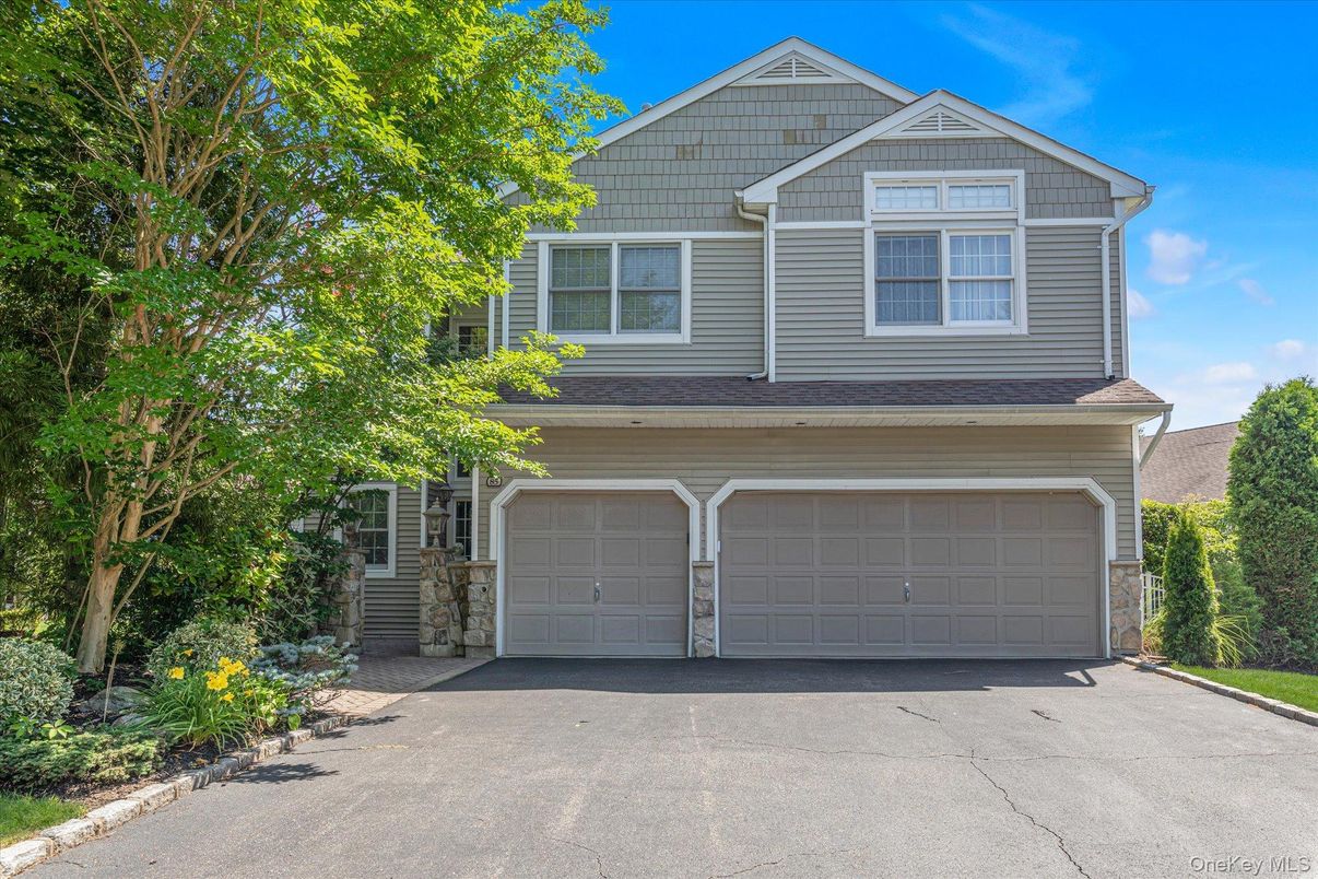 Attached, Exterior, Facade, American Craftsman