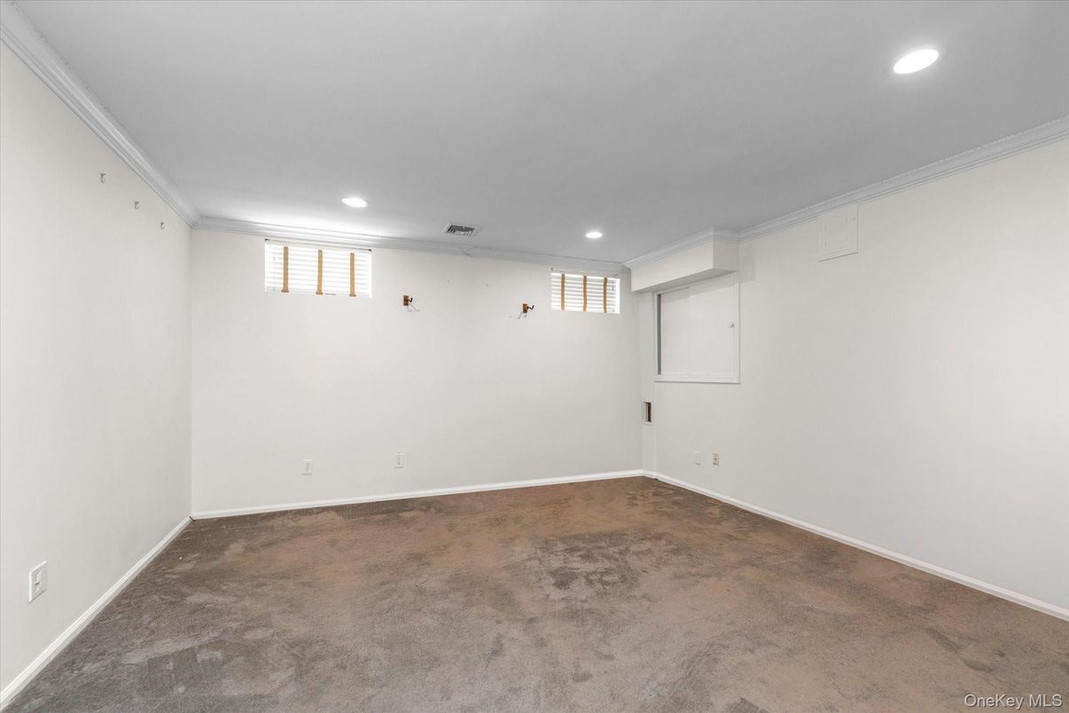 Empty room, Interior, Recessed Lighting