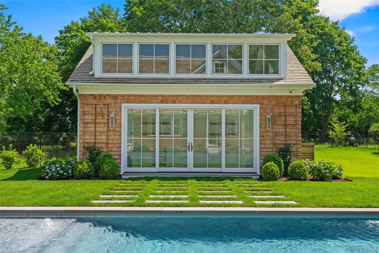 Exterior, Facade, American Foursquare