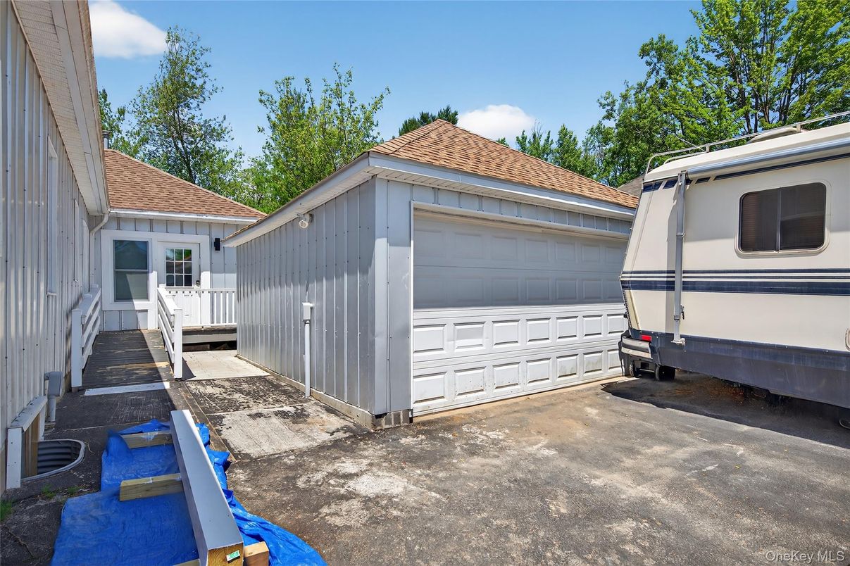 Detached Garage, Exterior