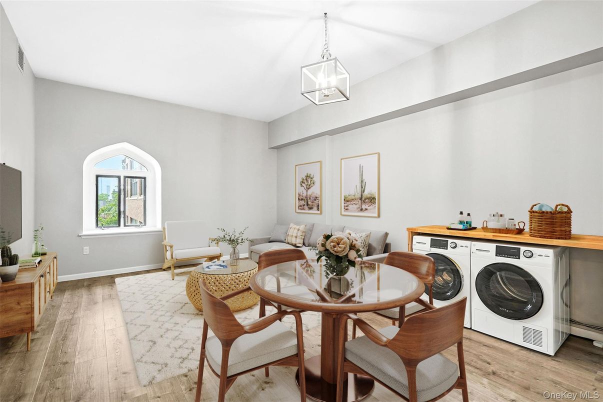 Dining room, Interior, Living room, Pendant Lights, Washer, Wood Texture Flooring