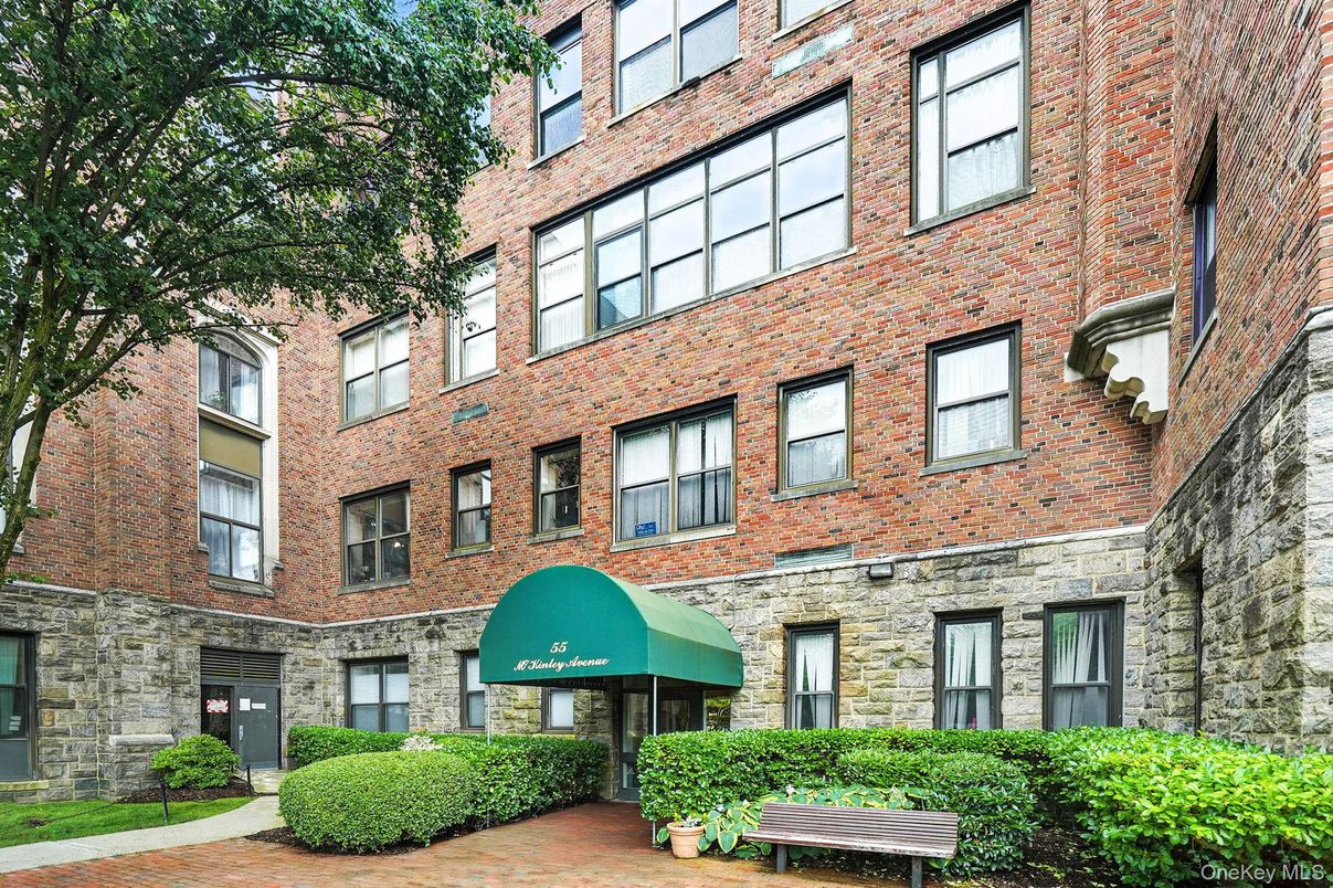 Exterior, Facade, Brick Facade, Rowhouse