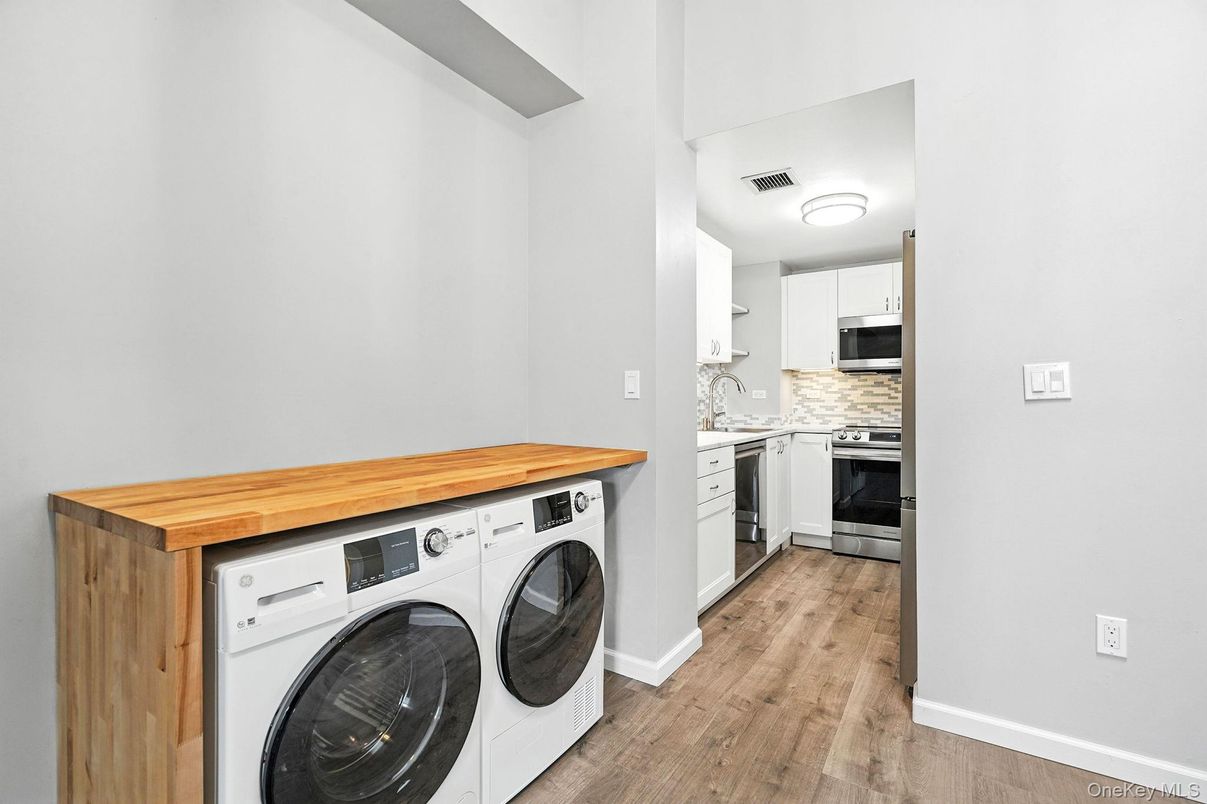 Interior, Kitchen, Washer, Wood Texture Flooring