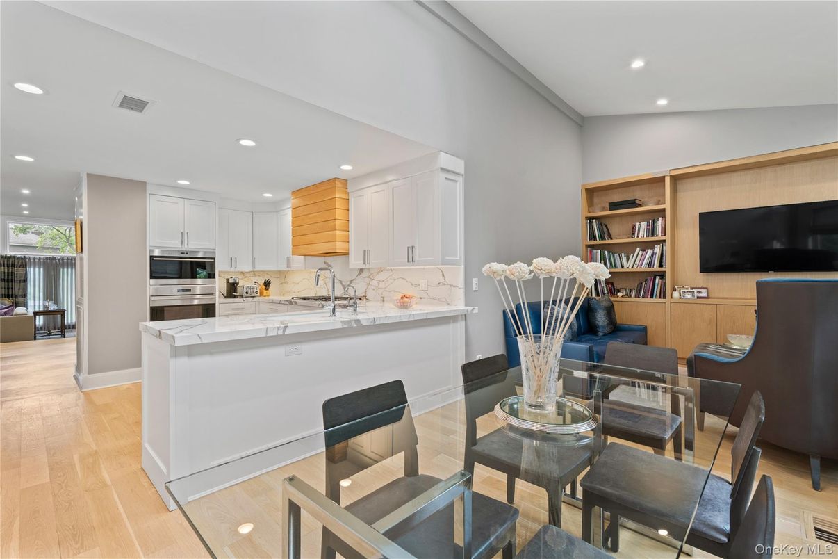 Dining room, Interior, Kitchen, Recessed Lighting, Stainless Steel Appliances, Wood Texture Flooring
