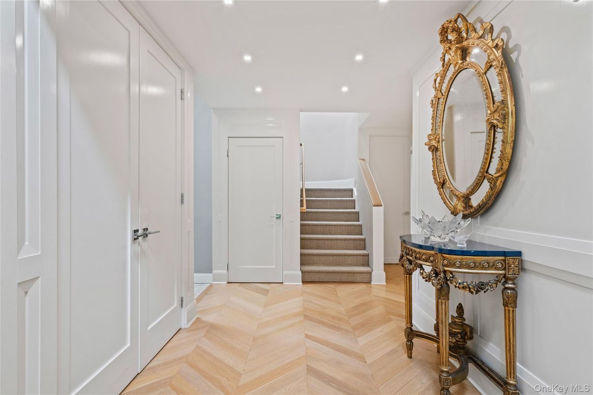 Interior, Recessed Lighting, Wood Texture Flooring