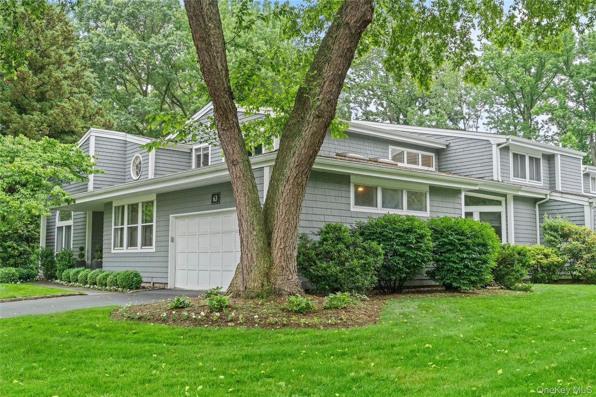 Attached, Exterior, Facade, Cape Cod