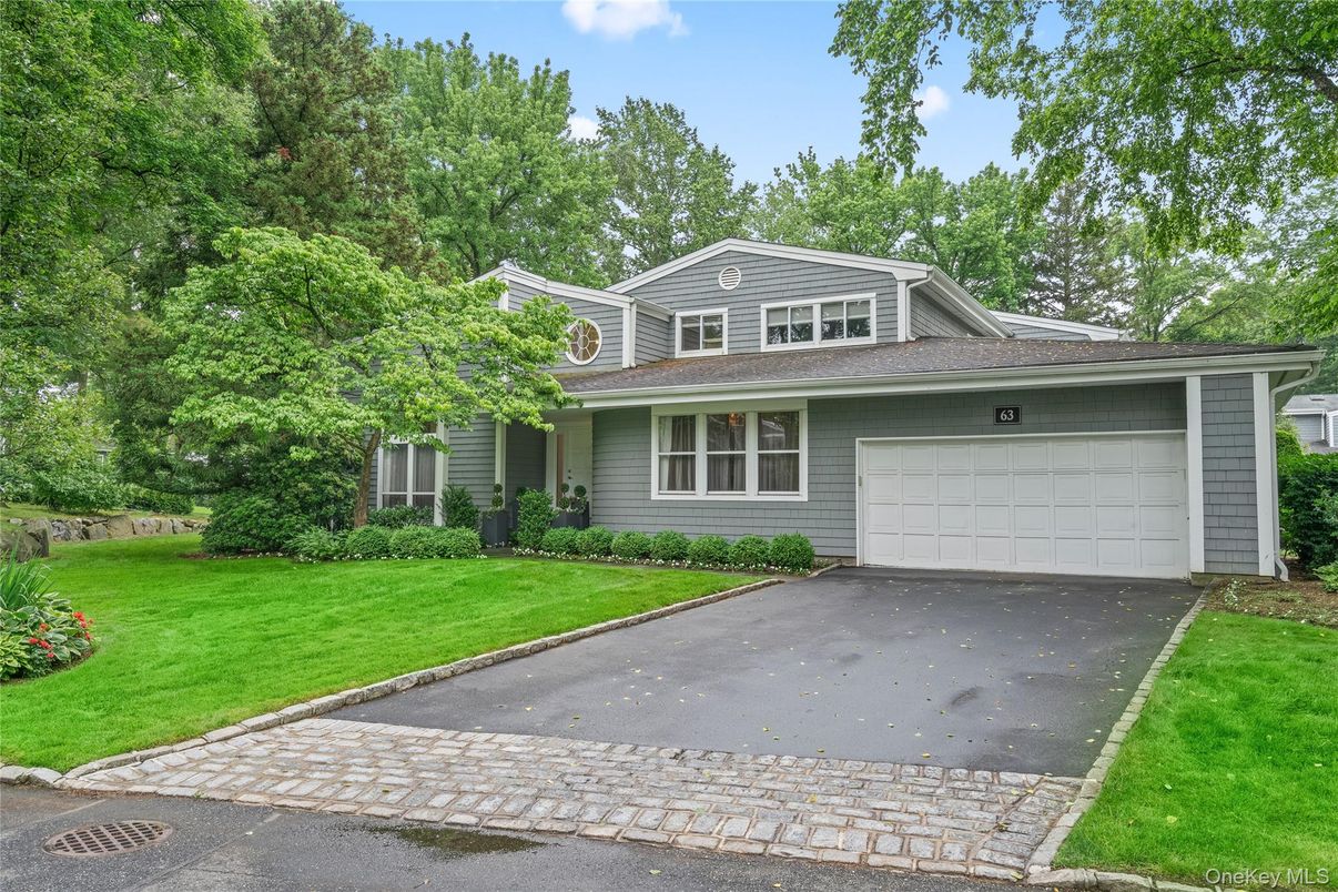 Attached, Exterior, Facade, Ranch