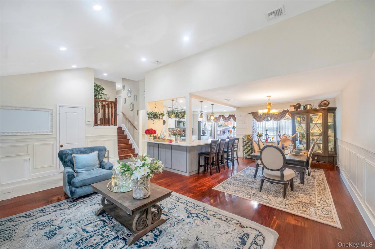 Chandelier, Dining room, Interior, Recessed Lighting, Wood Texture Flooring