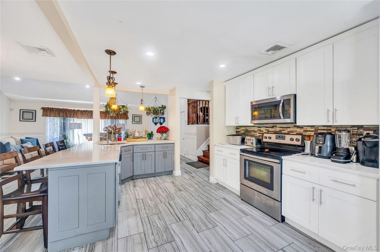 Interior, Kitchen, Pendant Lights, Recessed Lighting, Stainless Steel Appliances