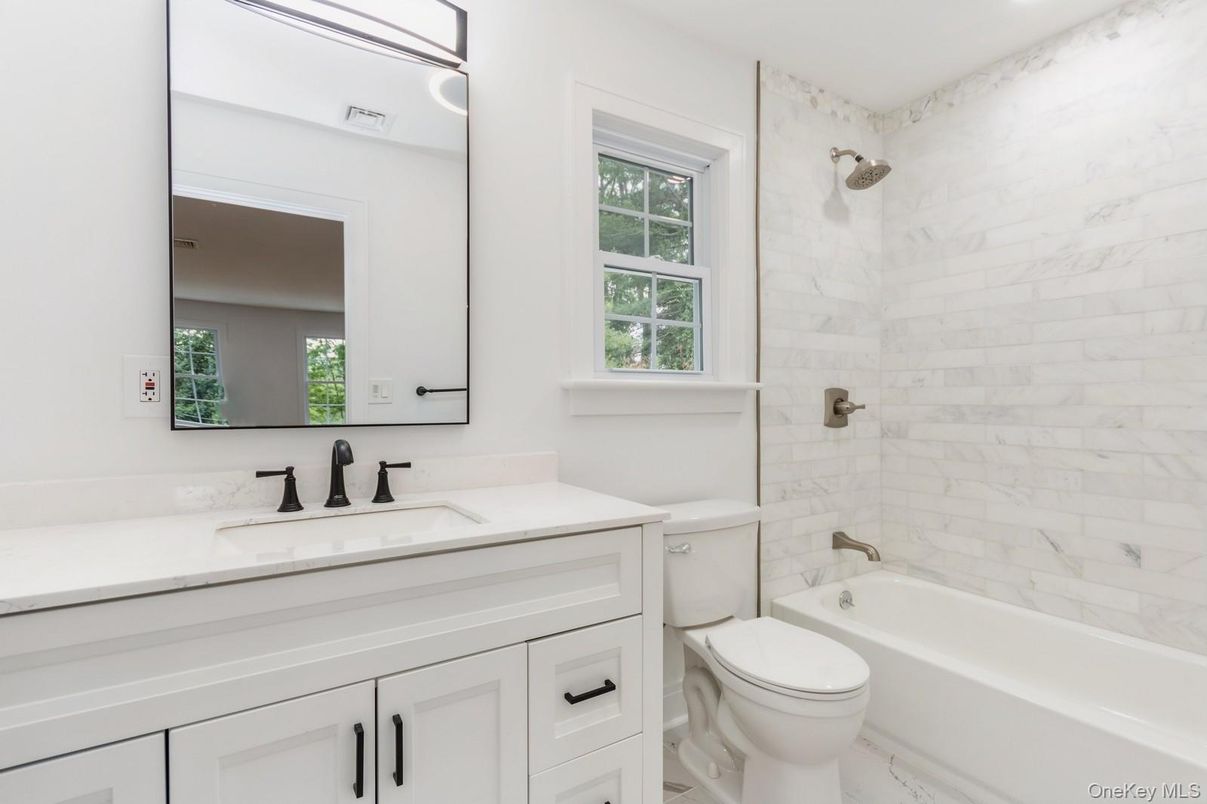 Bathroom, Interior, Marble, Marble Walls, Recessed Lighting