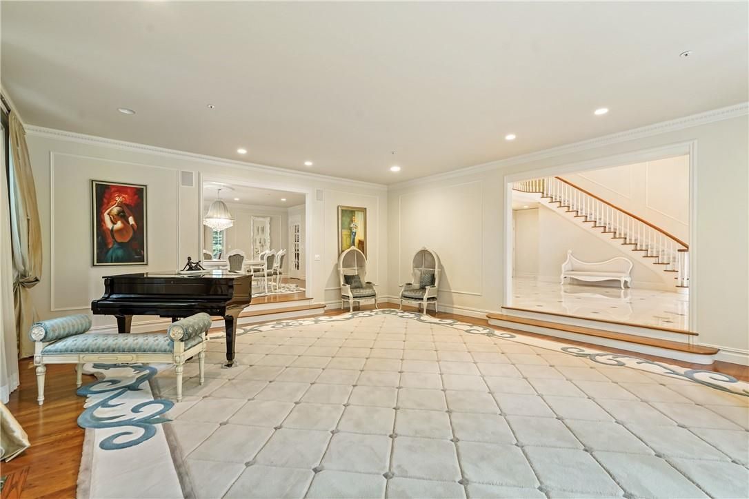 Interior, Piano, Recessed Lighting, Wood Texture Flooring