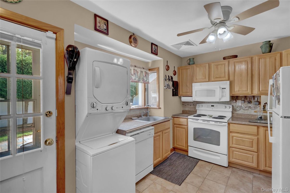 Interior, Kitchen, Utility Closets, Washer