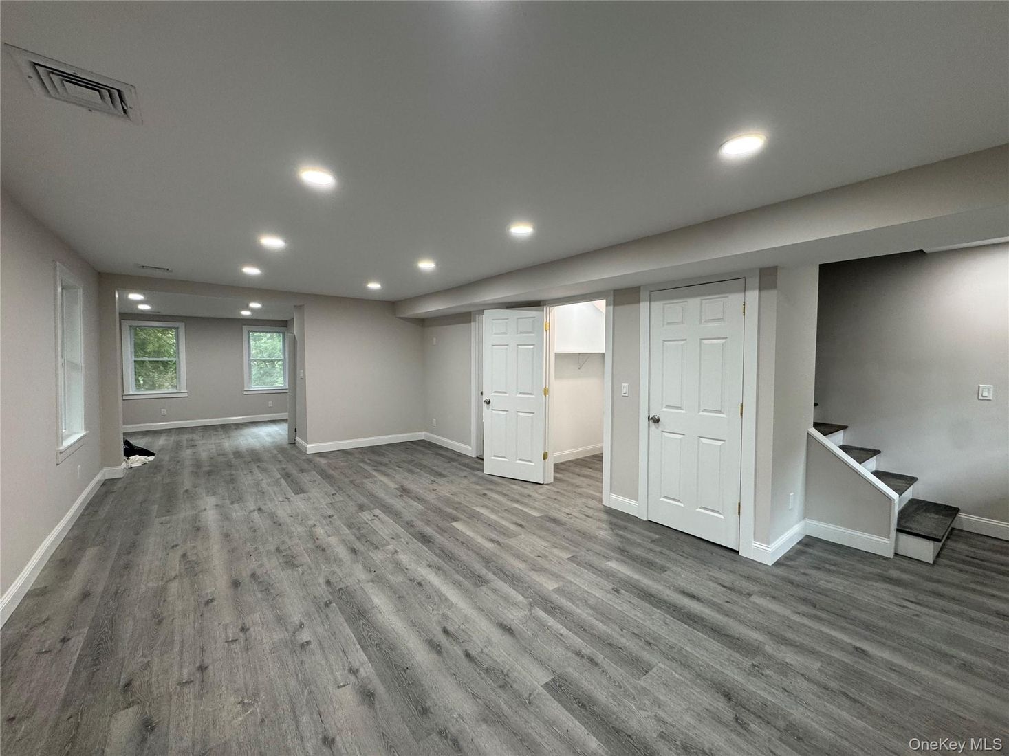 Empty room, Interior, Recessed Lighting, Wood Texture Flooring