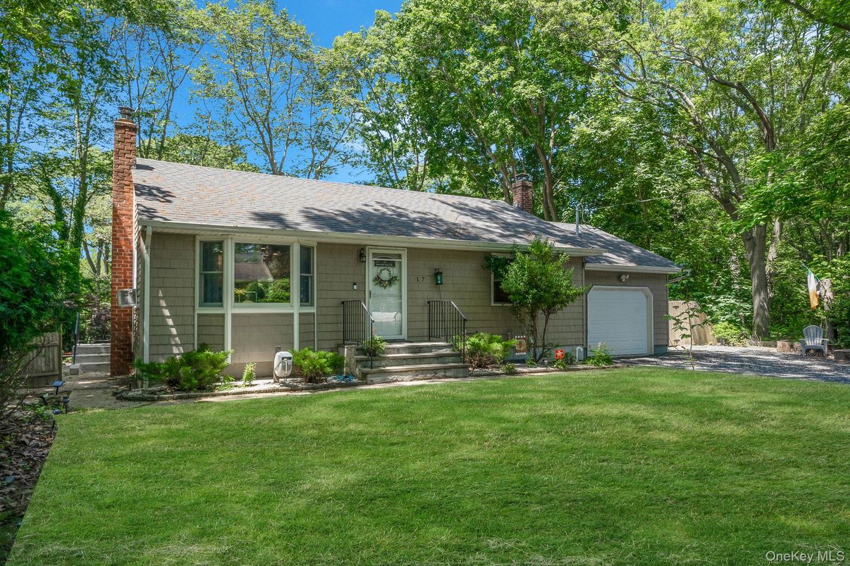 Attached, Exterior, Facade, Ranch