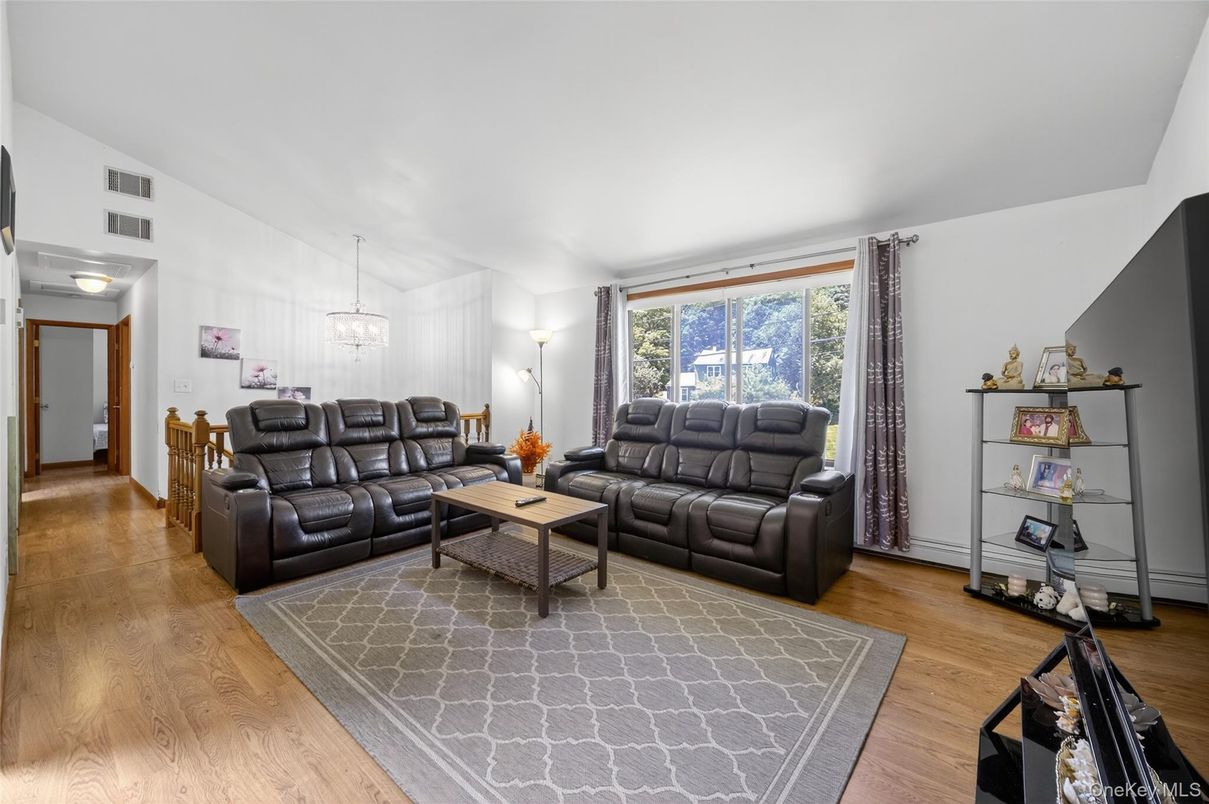 Interior, Living room, Pendant Lights, Wood Texture Flooring