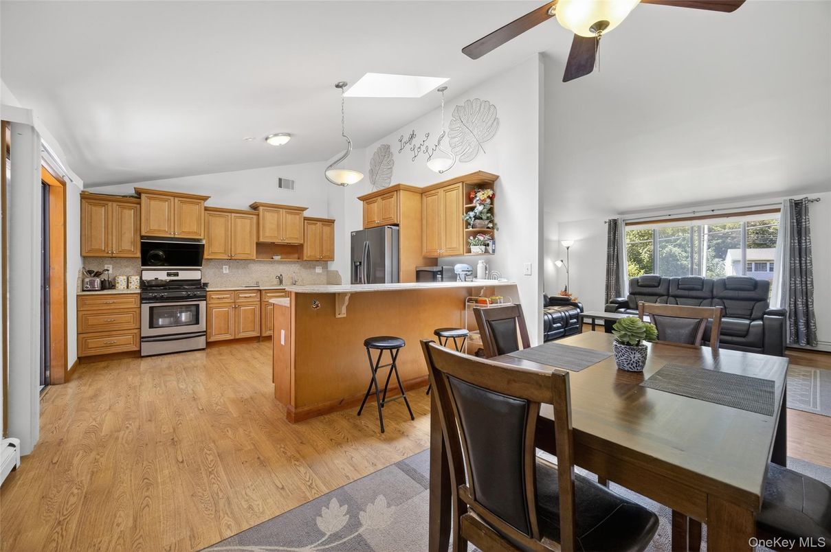 Dining room, Interior, Kitchen, Pendant Lights, Stainless Steel Appliances, Wood Texture Flooring
