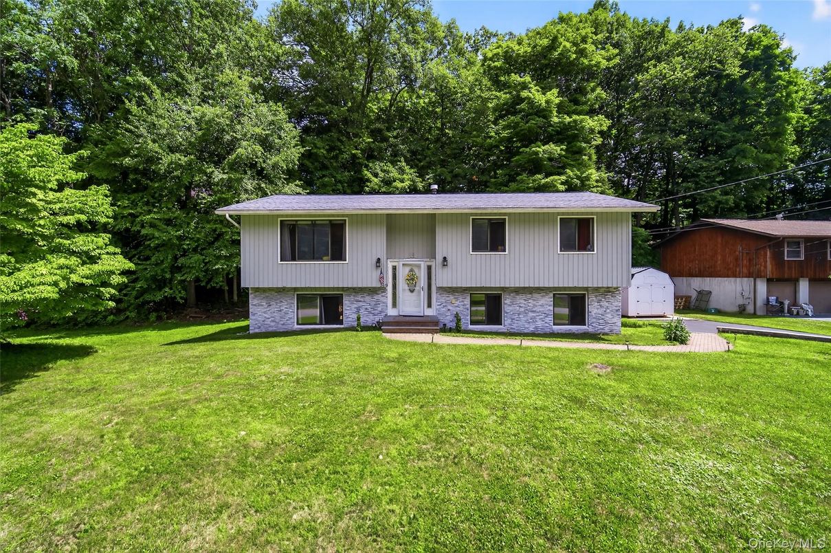 Backyard, Exterior, Facade, Raised Ranch